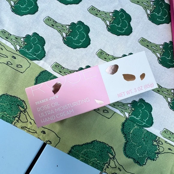 Trader Joe’s BUNDLE Hand Cream Set with Pink mini cooler - Picture 4 of 4